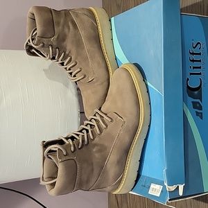 Cliffs Marissa boots size 5.5